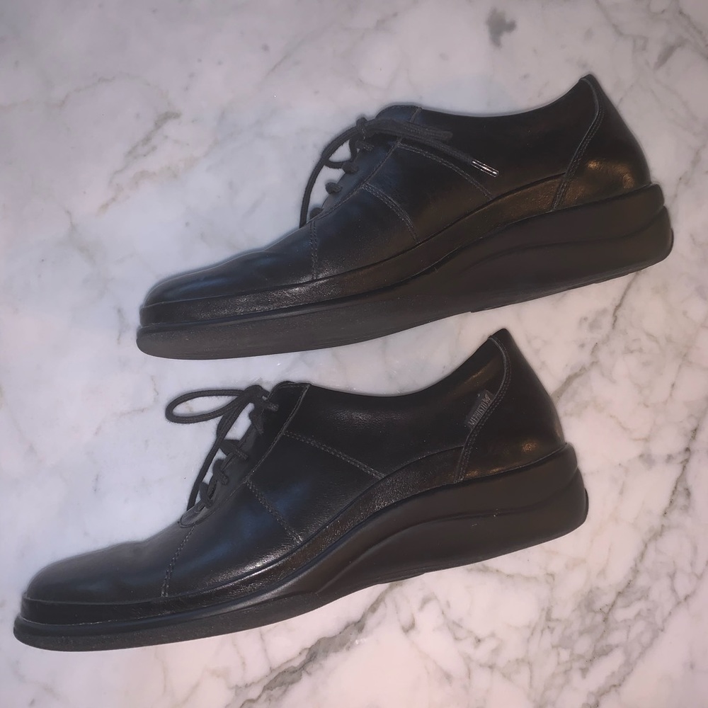 MEPHISTO WALKING SHOE